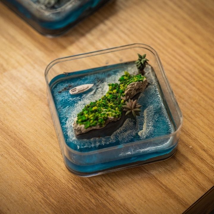 Handcrafted Micro-Island of Fa - đánh giá và giá Resin Art Gift For Birthday